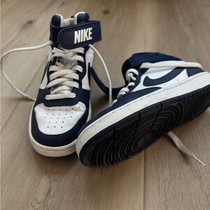 Nike White and Blue Athletic Gloves